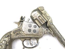 1940 MINT Vintage Cast Iron PAWNEE BILL SOLID STEEL REVOLVER Cap Gun Toy UNFIRED