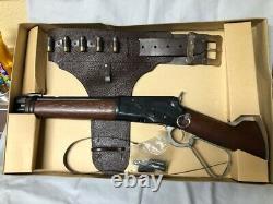 1950'S MARE'S LAIG WANTED DEAD OR ALIVE GUN & HOLSTER SET by MARX MCQUEEN