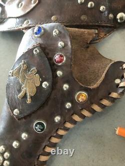 1950'sHUBLEYCOLT. 45 TOY 6 SHOOTER CAP GUN SET withORIG. LEATHER DOUBLE HOLSTER