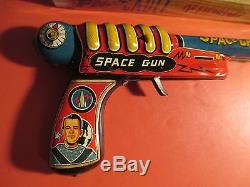 1950's Marx TOM CORBETT Space Cadet Tin Litho RAY GUN PISTOL Clicker withBox