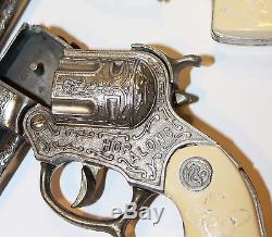 1950s HOPALONG CASSIDY WYANDOTTE NICKLE DIE CAST CAP GUN SET, HOLSTERS