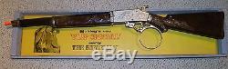 1958 HUBLEY THE RIFLEMAN VINTAGE TOY CAP GUN REPEATING RIFLE No. 203 with BOX