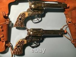1960 Mattel FANNER SHOOTIN' SHELL Double Holster Set with (2) Cap Guns Nice