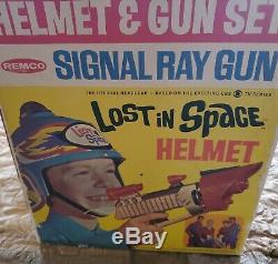 1966 LOST IN SPACE Irwin Allen REMCO HELMET & GUN SET Complete In The BOX-Nice