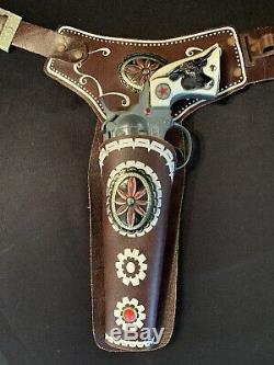 2 Hubley Western Toy Cap Guns withDouble Leather Holster & White Bullets Vintage