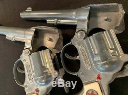 2 Hubley Western Toy Cap Guns withDouble Leather Holster & White Bullets Vintage