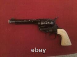 4 Vintage Toy Cap Guns Hubley Flintlock Buckaroo Spitfire MIB & Mattel Fanner