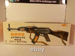 A111 Vintage ME 614 TIN TOY Rifle / GUN BATTERY OPERATED (New Old Stock)