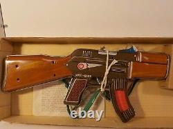 A111 Vintage ME 614 TIN TOY Rifle / GUN BATTERY OPERATED (New Old Stock)