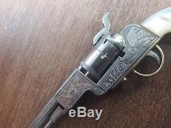 AMAZING COLT CIVIL WAR 1851 GUN 2mm. MINIATURE. WATCH FOB. Pedant pistol toy MOP