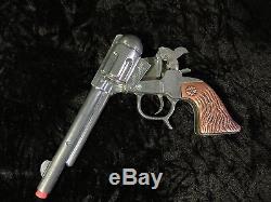 Beautiful UN-Fired Extremely RARE NOS 1950's G. Schmidt Davy Crockett Cap Gun