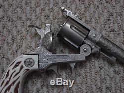 Colt. 38 Double Holster Toy Cap Gun Set Hubley 1960 Era