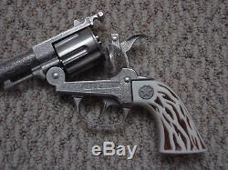 Colt. 38 Double Holster Toy Cap Gun Set Hubley 1960 Era