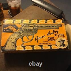 Excellent Vintage Gene Autry Toy Cap Gun, Leslie-Henry model no. 75. With box