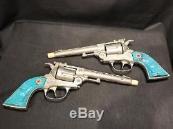 HUBLEY Turquoise TEXAN 38 Toy Cap Gun Deluxe Blue Set Double Holster Bullhead