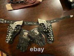 Hopalong Cassidy Cap gun set and holster with matching Hoppy gloves