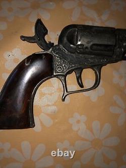 Hubley #260 Pioneer Pistol Cap Shooting Repeating Western Cowboy Toy Gun