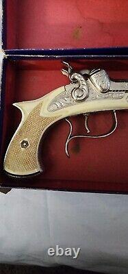 Hubley Toy Flintlock Double Barrel. 1950s Toy Pirate Pistol No. 265