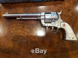 Hubley Vintage Cowboy Repeating Toy Pistol Cap Gun With Original Box
