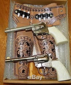Hubley Vintage Genuine Leather 2 Cap Gun Holster Set in Box Mint