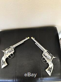 Hubley WESTERN Toy Cap Gun Die Cast Cowboy Gun Pistol Pair 1960s Fast Shipping