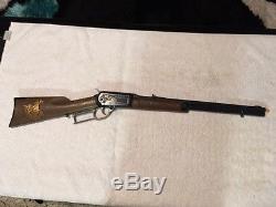 Johnny Eagle Gun Red River Rack, Rifle, Pistol, 3 Rifle Shells & 3 Pistol Shells
