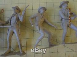 Louis Marx Vintage 6 Plastic cowboy and Indian Figures Toys gun fighter warrior