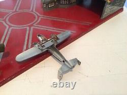 Marx prewar Army Military AIRPORT & 2 Guns with 1 Silver AIRPLANE with Canopy
