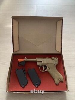 NEW VINTAGE 1950'S GERMAN LUGER NON-CAP GUN BOXED WATER PISTOL With TWO CLIPS