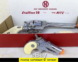 Nichols Stallion 38 cap gun with Dyna-Mite Derringer in clip