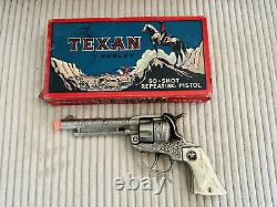 Old Vtg Cast Iron HUBLEY TEXAN Toy Cap Gun Pistol 50-Shot WithPlug & Original Box