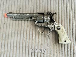 Old Vtg Cast Iron HUBLEY TEXAN Toy Cap Gun Pistol 50-Shot WithPlug & Original Box