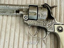 Old Vtg Cast Iron HUBLEY TEXAN Toy Cap Gun Pistol 50-Shot WithPlug & Original Box