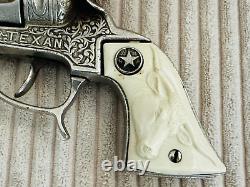 Old Vtg Cast Iron HUBLEY TEXAN Toy Cap Gun Pistol 50-Shot WithPlug & Original Box