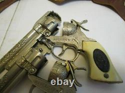 RARE VINTAGE LESLIE HENRY TV SHOW MAVERICK DUAL CAP GUN SET WithMAVERICK HOLSTER