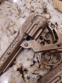 RARE vintage THE SHERIFF Hubley Cap Toy Gun Pistol w Holster