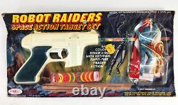Rayline Robot Raiders Space Action Target Set BATMAN Parachute Tracer Disc Gun