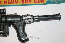 VERY NICE TN NOMURA BATTERY OPERATED FLASHY-RAY GUN in ORIGINAL BOX