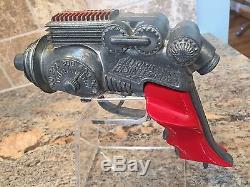 VINTAGE 1950's HUBLEY Die Cast ATOMIC DISINTEGRATOR Toy Gun #270 & Display Stand