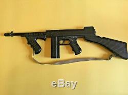VINTAGE AIRFIX PLASTIC TOY TOMMY GUN ORIGINAL FROM THE 70`s RARE