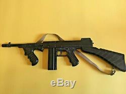 VINTAGE AIRFIX PLASTIC TOY TOMMY GUN ORIGINAL FROM THE 70`s RARE