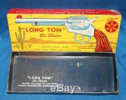 VINTAGE KILGORE CAST IRON LONG TOM CAP GUN UNFIRED WithORIG. BOX CA 1945
