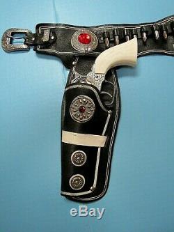 VINTAGE LONE RANGER LEATHER DOUBLE HOLSTER EMBELLISHED withPONY BOY CAP GUNS