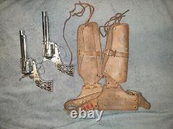 VINTAGE MATTEL FANNER 50 DUAL WESTERN COWHIDE BELT, 2 CAP GUNS and TOY AMMO