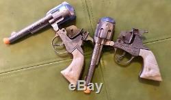 VINTAGE ROY ROGERS DOUBLE HOLSTER DETAILED LEATHER Rhinestone & KILGORE CAP GUNS