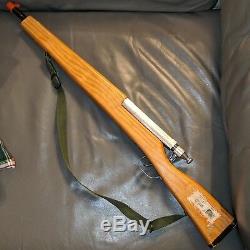 VINTAGE WALT DISNEY FRONTIERLAND 28 wooden toy rifle cap gun bolt action