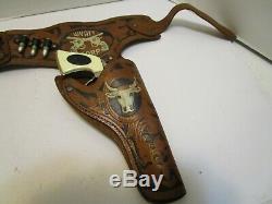 VINTAGE WYATT EARP GUN AND HOLSTER SET BY ESQUIRE NOVELTY COMPANY WithBOX