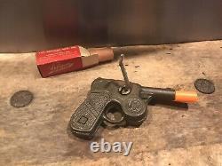 Vintage 1930s Kilgore WHIZZER Toy cap gun cast iron With Vintage Box Plus Ammo