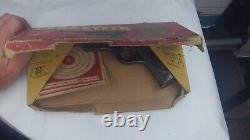 Vintage 1937 Daisy Targeteer BB target pistol with box, targets. Collectible