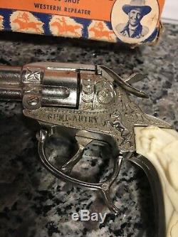 Vintage Gene Autry 50 Shot Western Repeater Toy Cap Gun WITH ORIGINAL BOX